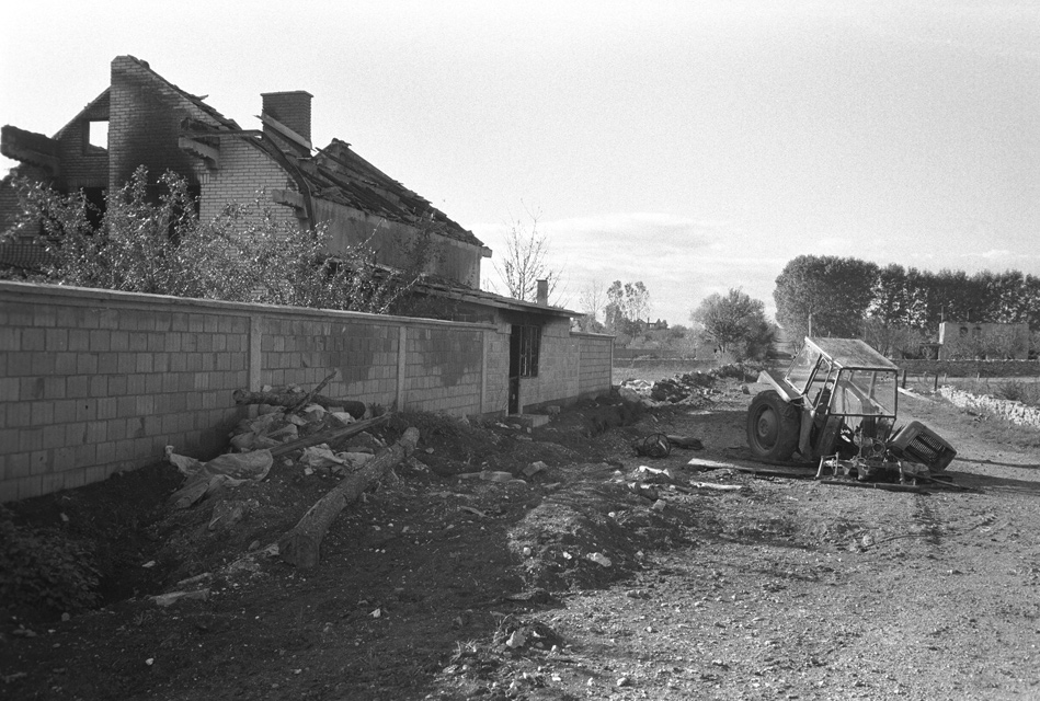 Village house on the road Prishtina - Peć/Peje, 1998.